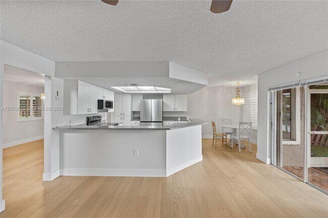 Foto del edificio - 237 NW 100th Ave