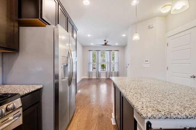 Foto del edificio - Beautiful Crestview Station Home with Garage & Covered Patio