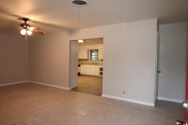 Building Photo - 230 Sparrow Way