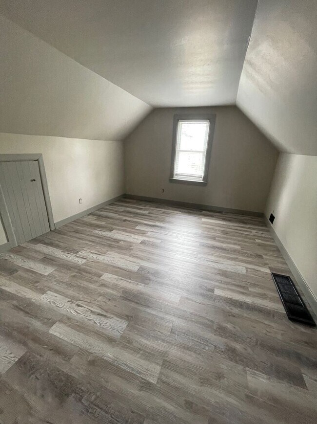 Foto del edificio - Charming 3-Bedroom Family Home with Modern...