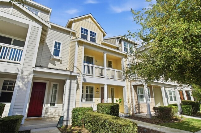 Building Photo - 394 Circuit Wy