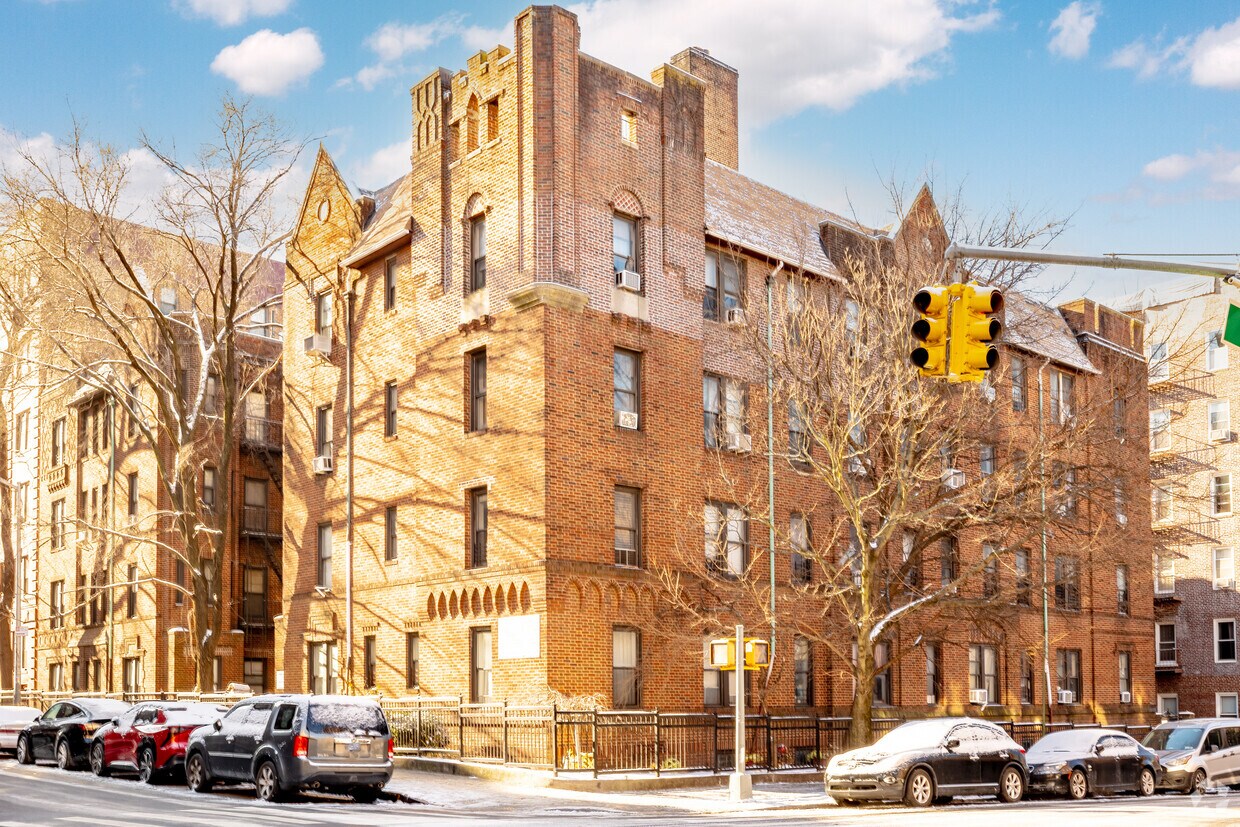 34-56 Calle 73 - 3456 73rd St