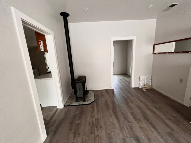 Building Photo - Downtown Home For Rent