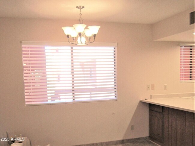 Foto del edificio - 4303 E Cactus Rd