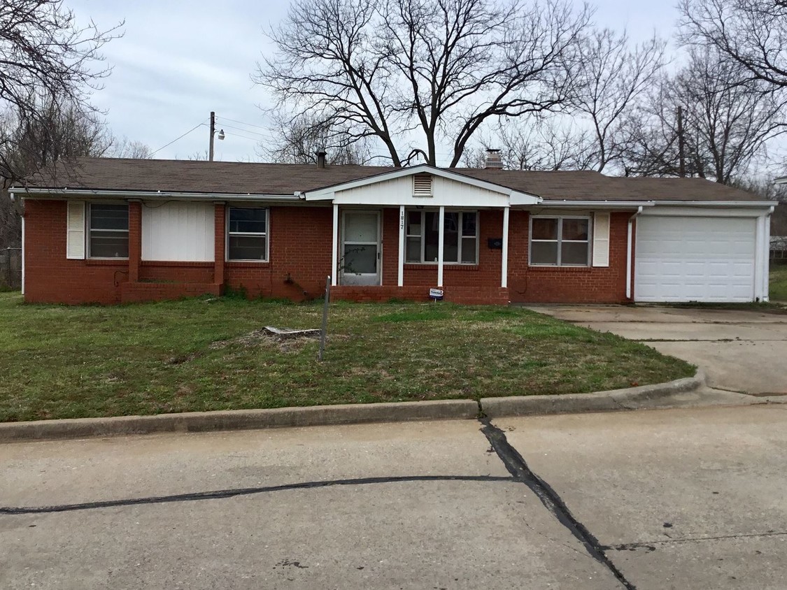 Foto principal - 4 br, 1 bath House - 1817 N Overbrook Drive