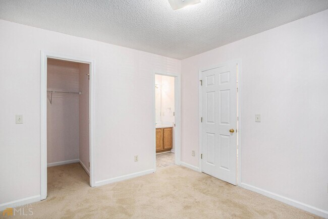 Building Photo - 2290 Charleston Pointe SE