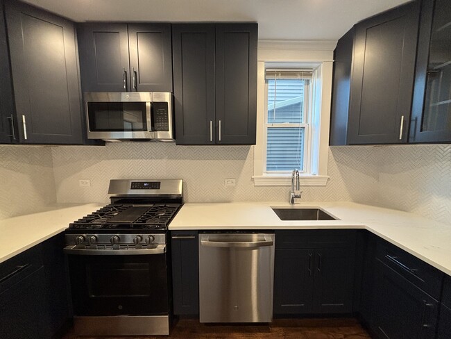 Kitchen - 4317 N Ashland Ave