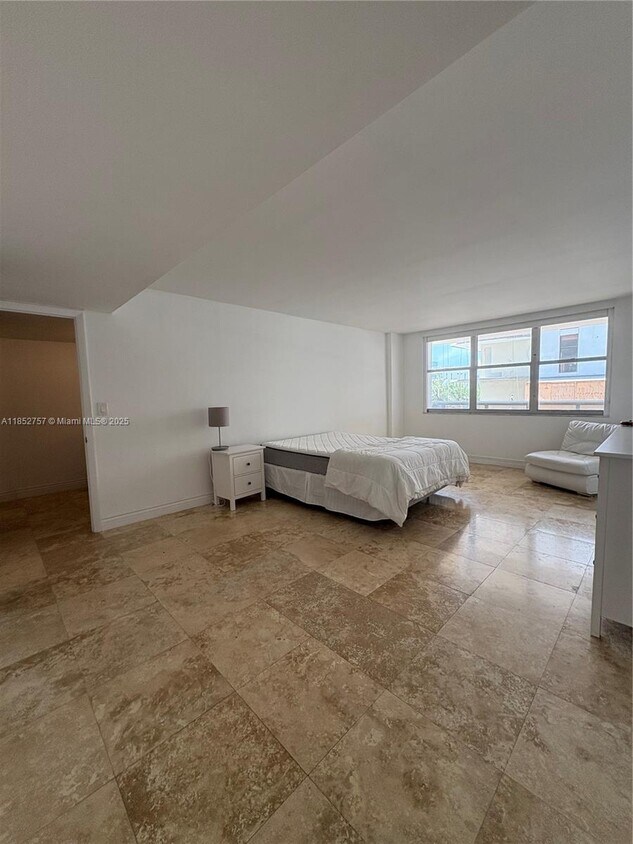 Foto del edificio - 6039 Collins Ave
