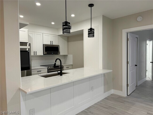 Building Photo - 5802 Glencove Dr