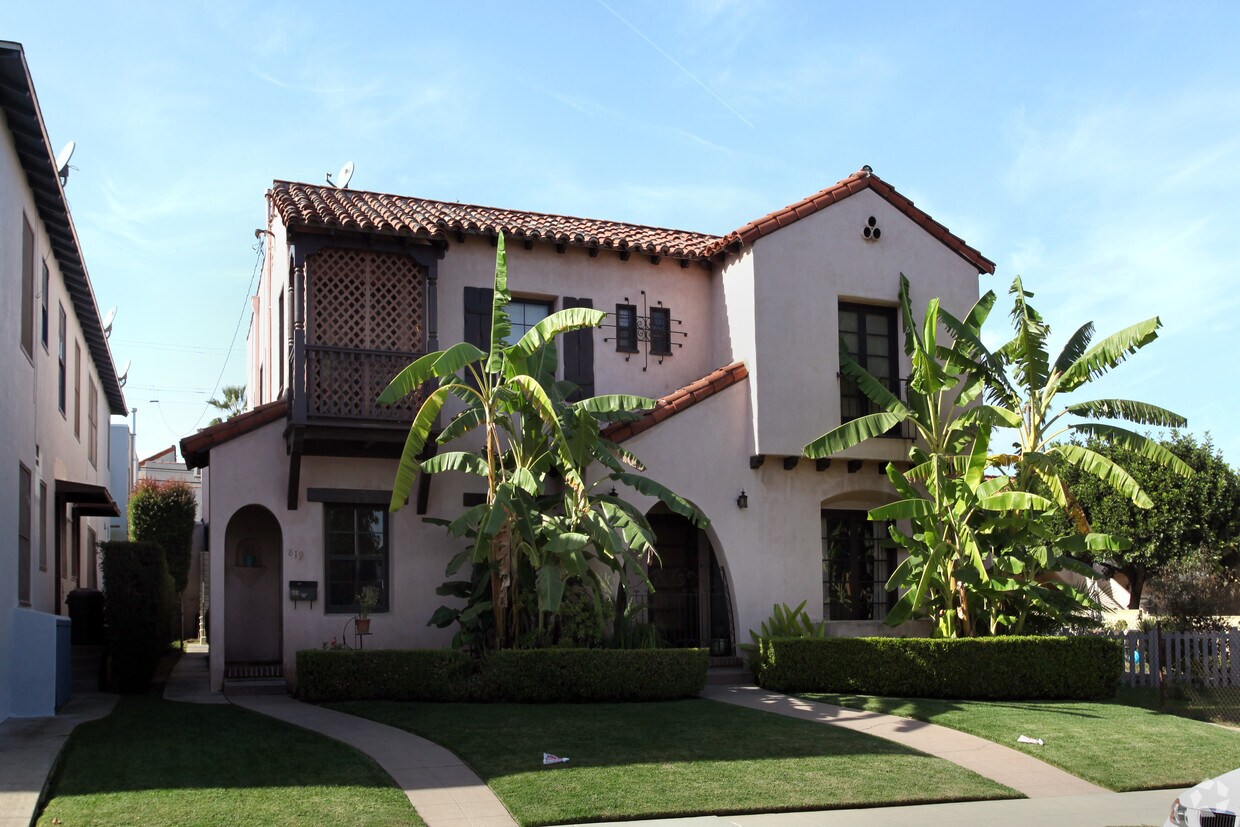 Foto principal - 827 Belmont Ave