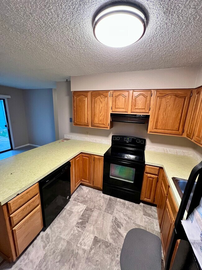 Building Photo - 1121 Yellowstone Ave