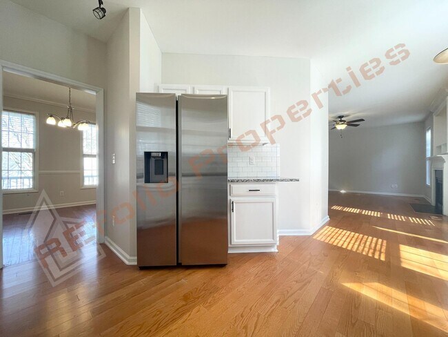 Foto del edificio - Freshly Painted 4-Bedroom Home w/ New Carpet & 2 Car Garage, Nestled in a cul-de-sac at Camden Cr...