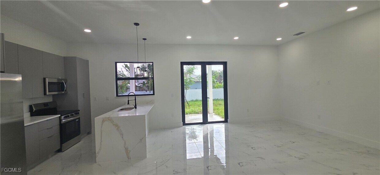 Foto del edificio - 1631 NE 34th St