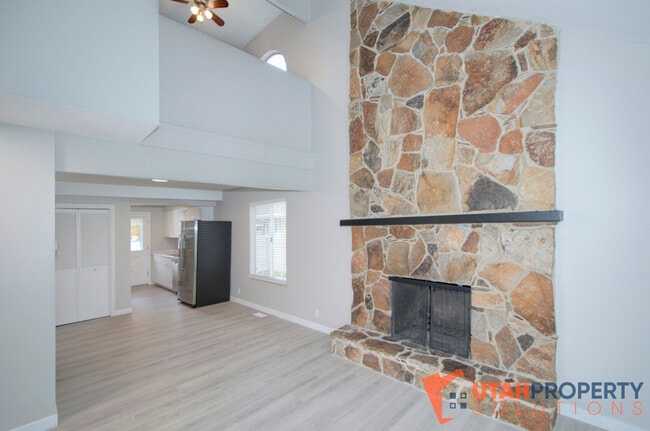 Photo - 687 E Countryside Ct Townhome