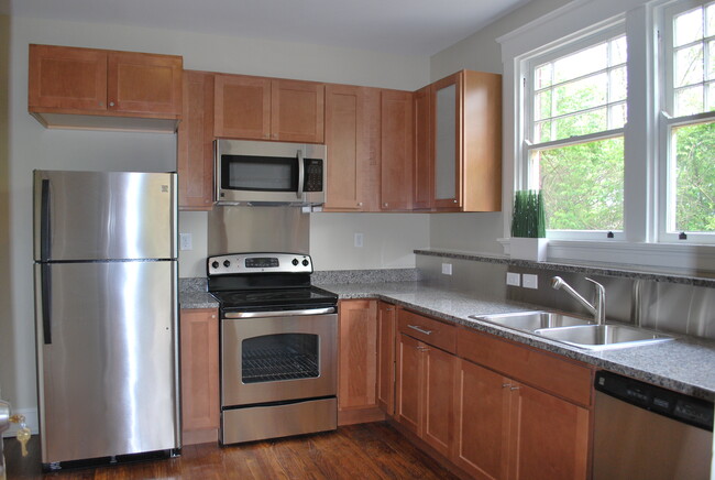 Kitchen with granite and SS appliances - 933 Marion Ave