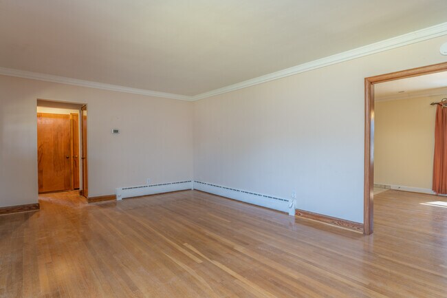 Building Photo - 443 Selica Rd