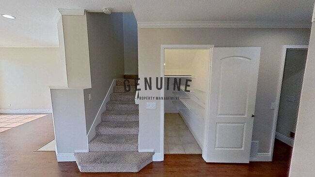 Foto del edificio - Dual Master Two Bedroom Townhouse in Gated...