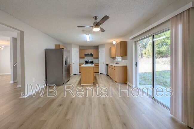 Foto del edificio - 10228 Woodley Creek Rd W