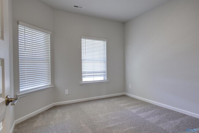 Foto del edificio - 6073 Gardner Maples Dr SE