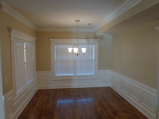 Foto del edificio - 1002 Spring Creek Drive