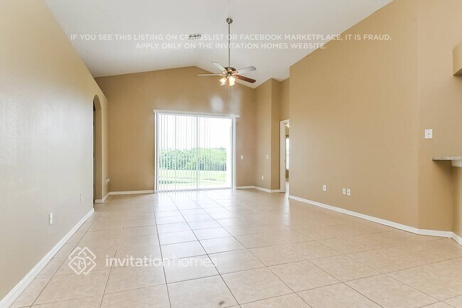 Foto del edificio - 10050 Creek Bluff Dr