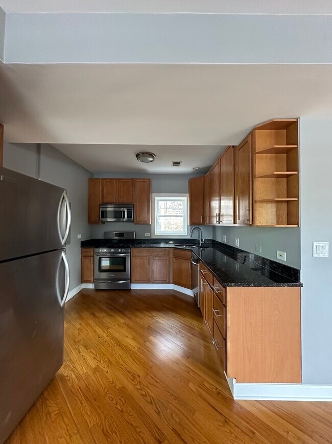 Building Photo - 5643 N Artesian Ave