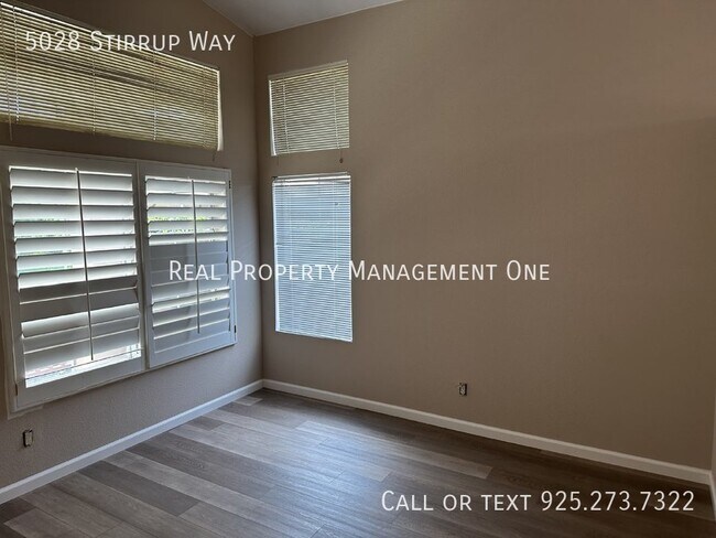 Foto del edificio - 5028 Stirrup Way