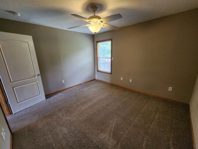 Building Photo - 3-Bedroom, 2.5-Bathroom home in Independence