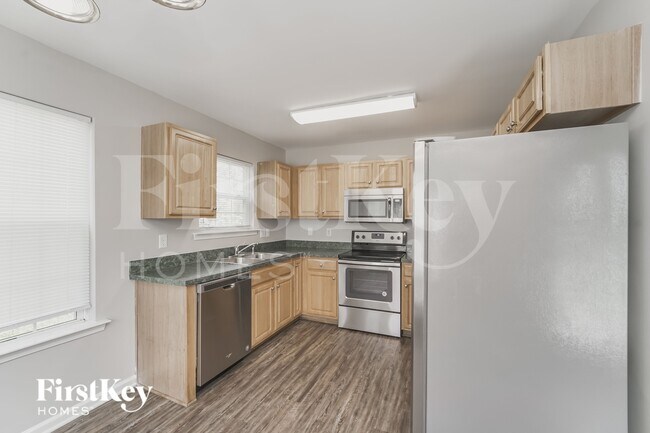Foto del edificio - 916 Lakehill Rd