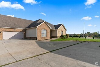 Building Photo - 590 Regency Cir