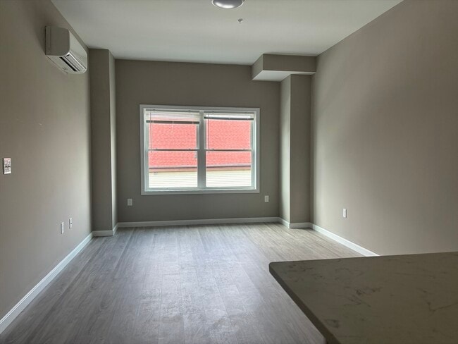 Building Photo - 71 Spencer Ave