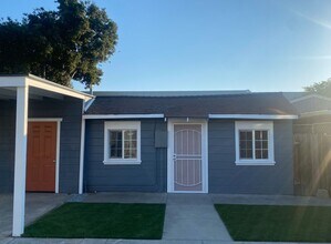 Building Photo - 1141 S Sixth St