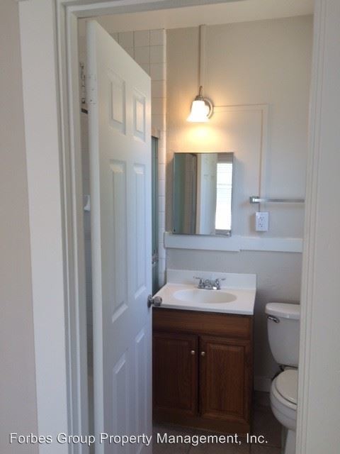 Building Photo - 1 br, 1 bath Apartment - 182 N. 11th St.