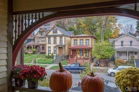 Building Photo - 218 Green St