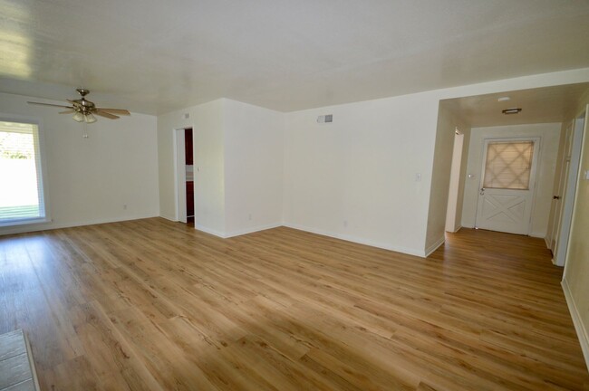 Foto del edificio - 3 Bedroom Home in Great Fullerton Neighbor...