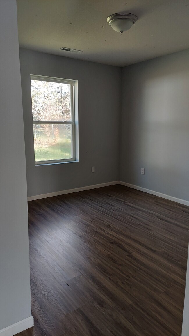 Foto del edificio - 729 Quisenberry St
