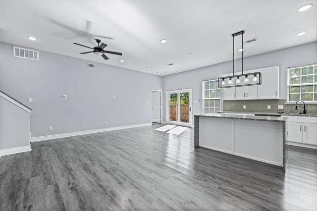 Building Photo - 1701 Belzise Terrace