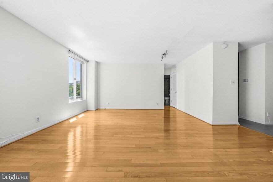Photo - 1800 R Street NW Unit 604