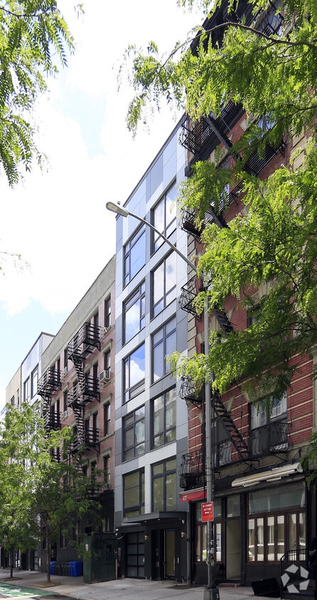 Building Photo - 436 E 13th St