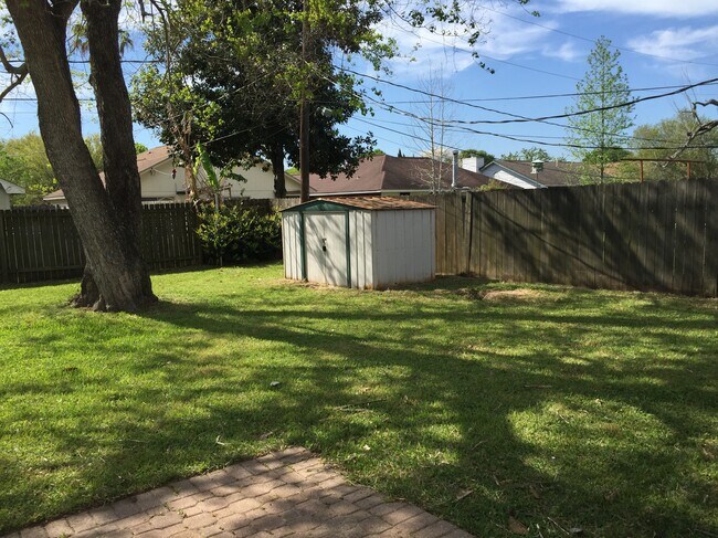 Foto del edificio - 5675 Clint Ln