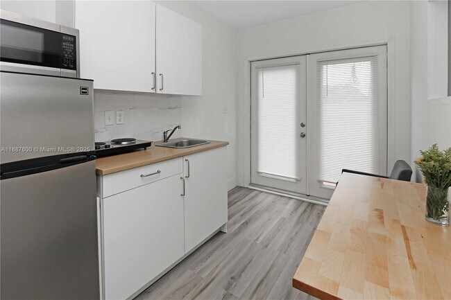 Foto del edificio - 2040 SW 80th Ct