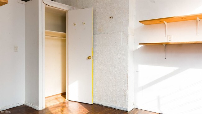 Building Photo - 2 br, 1 bath Apartment - 88 Menahan St