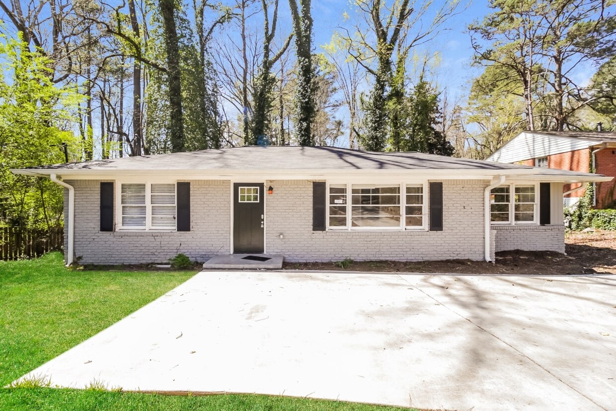 Primary Photo - 4734 Campbellton Rd