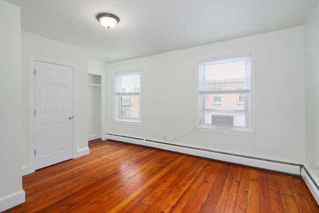 Building Photo - 37 S 19th St