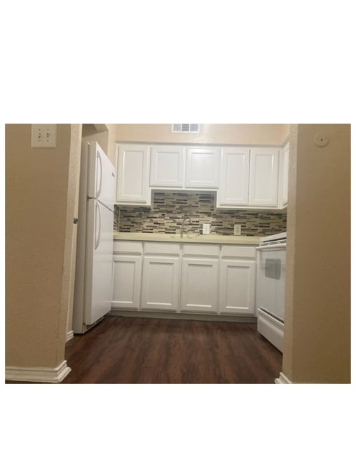 Building Photo - 2701 Green Oaks Rd