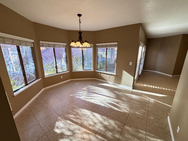 Foto del edificio - Stunning 3Bed/2Bath/2Car 1st Floor Condo with Private Yard, and Luxurious Amenities!