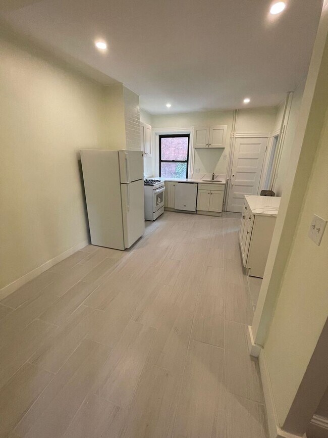 Building Photo - GORGEOUS BROOKLINE 3 BED, RECENTLY RENOVAT...