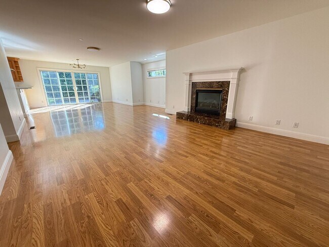 Building Photo - ? Elegant & Expansive Redwood City Home – ...