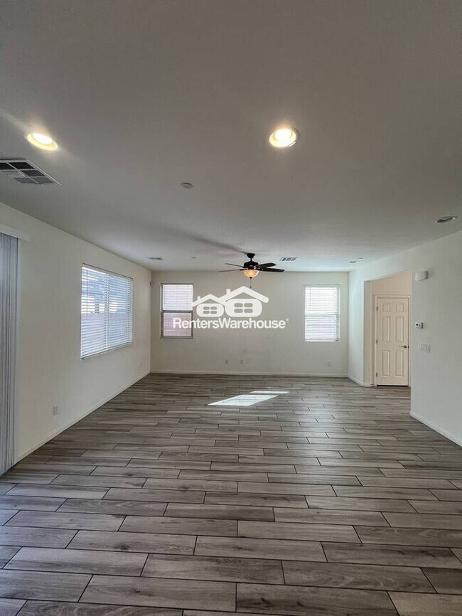 Building Photo - $500 move in rent concession. A modern oasis just waiting for you!