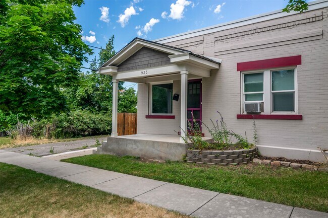 Photo - 923 Herbert Ave S House